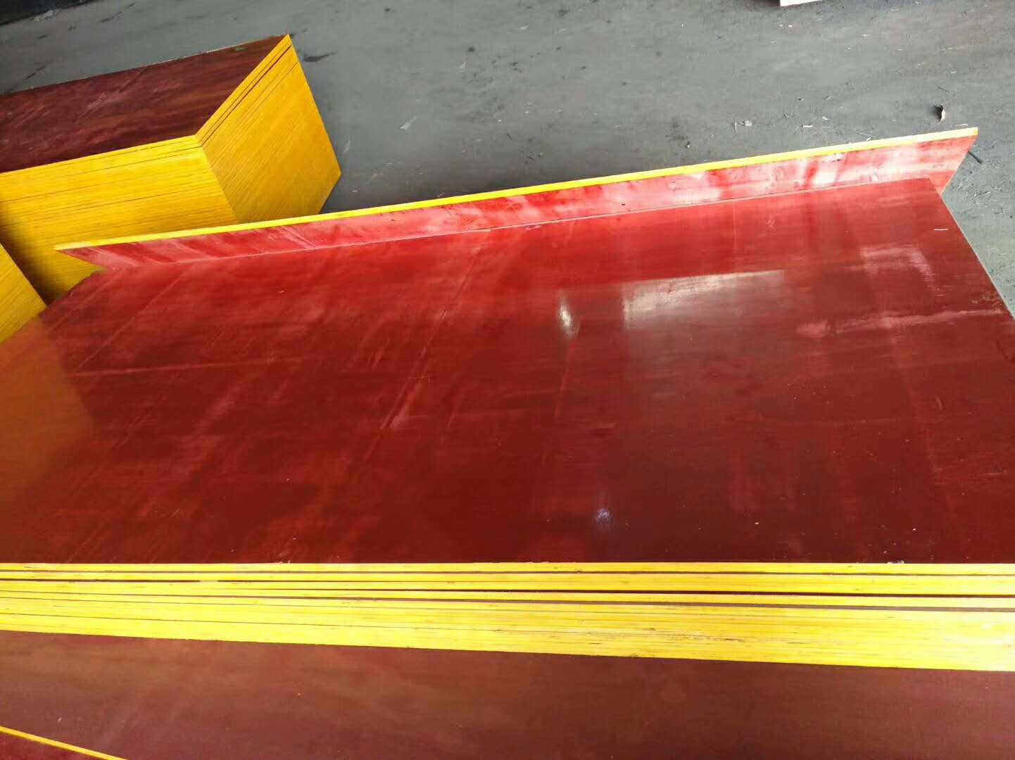 厂家直销多层铁红面模板